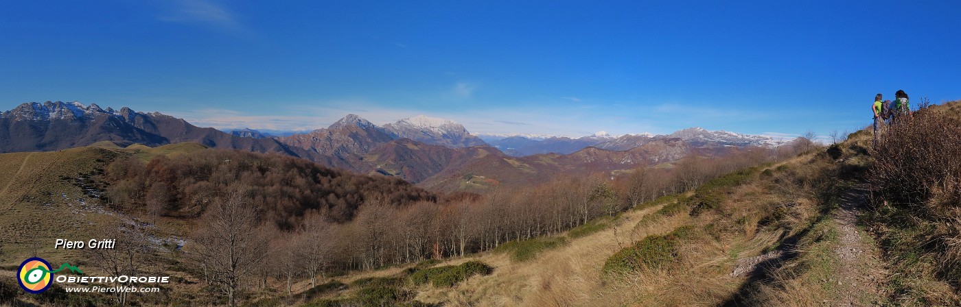 22 In salita per la cima dello Zuc de Valmana con vista in Resegone, Grigne ed oltre.jpg